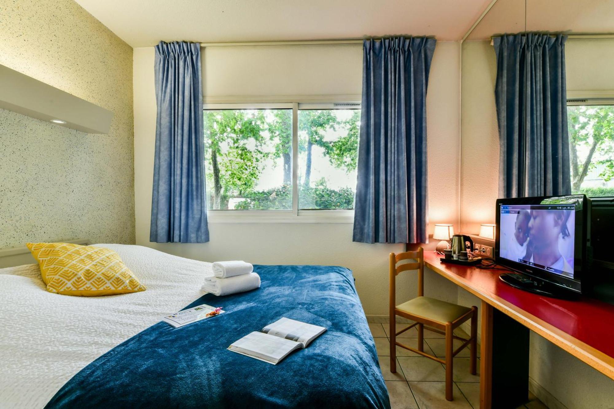 Logis Hotel & Restaurant Ludik Бержерак Екстериор снимка